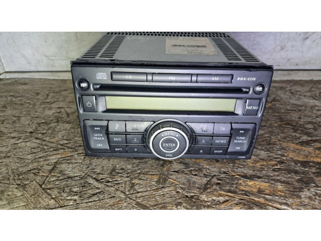 Радио/ проигрыватель CD/DVD / навигация