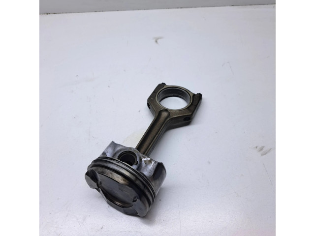 Píst 7584125, 7576087   BMW 5 F10 F11  pro benzínový motor 3.5  