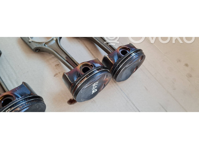 Píst 06KAQ   Audi A4 S4 B9 8W    DLVB DLV 