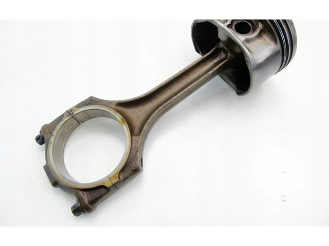 Píst 82L64   Audi A4 S4 B5 8D     