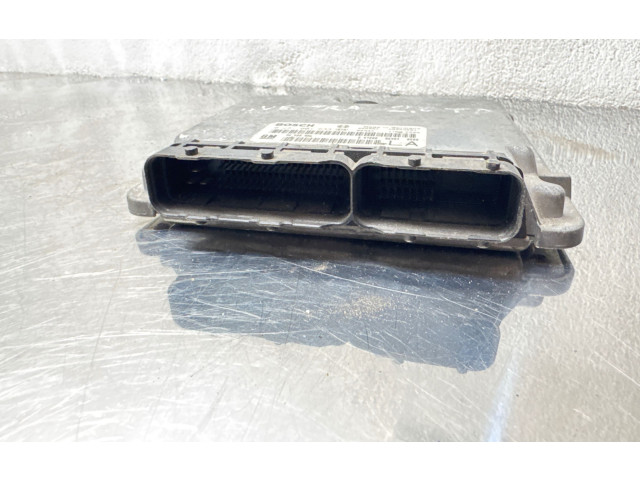 Řídící jednotka 0281001633, 90508986   Opel Vectra B 1995