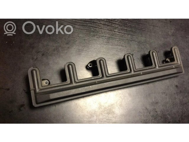 Vstřikovací lišta 1440318   BMW 3 E46  pro benzínový motor 2.5  