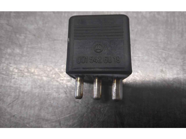  Pojistková skříňka 0015426819   Mercedes-Benz E W124 1990