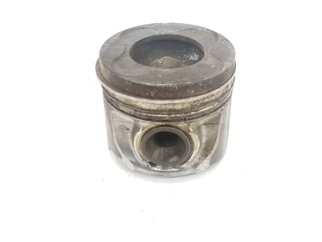 Píst 11257787063   BMW X5 E53  pro naftový motor 3.0  