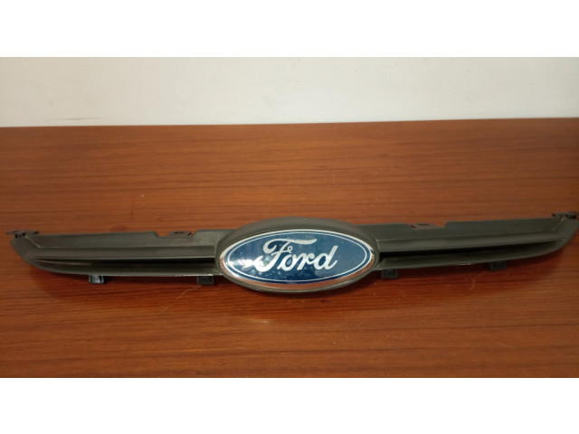 Передняя решётка Ford Fiesta 2013-2017 года 8A61-8200-B      