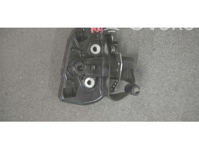 Замок багажника     Volkswagen Caddy 2004 - 2010 года