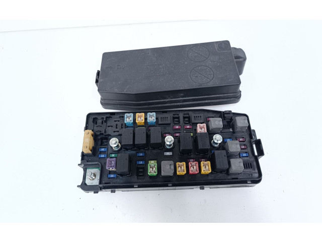 Блок предохранителей  95202895   Opel Antara    