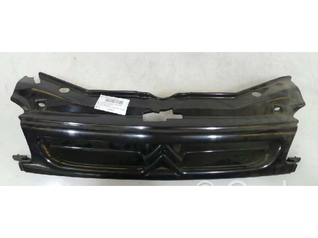 Передняя решётка Citroen Berlingo 1996-2002 года 01300101      