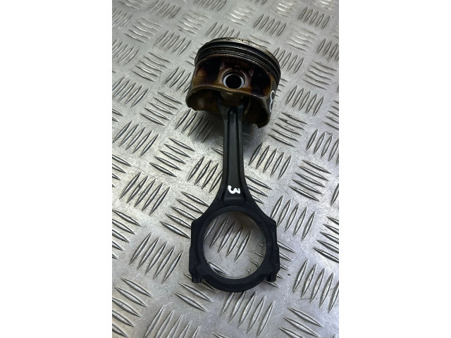 Píst    Mercedes-Benz C W205    M274920 