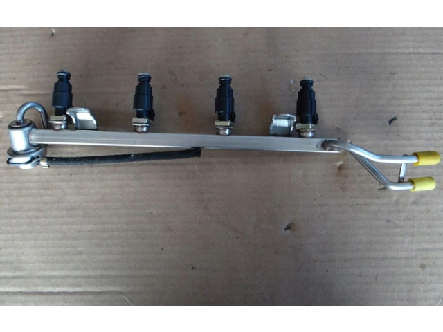Топливная рампа 06A133329C   Seat Ibiza III (6L)  