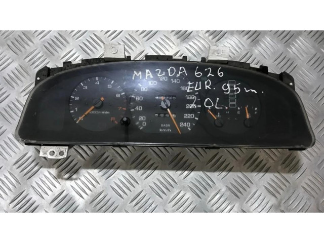Панель приборов    Mazda 626       