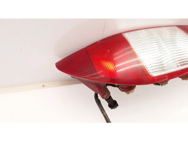 Задний фонарь правый 1S7113404C    Ford Mondeo Mk III   2000-2007 года