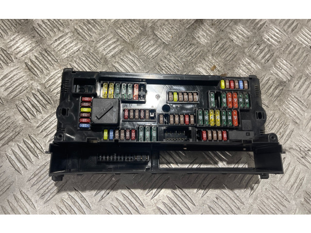 Блок предохранителей  925281501   BMW 5 F10 F11    