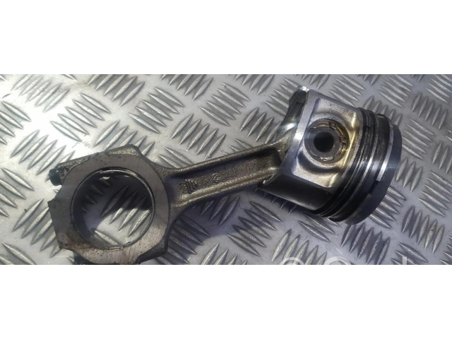 Píst    Alfa Romeo 156  pro naftový motor 1.9  