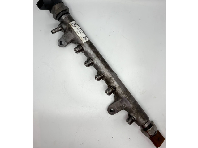 Топливная рампа 03L130089   Audi A3 S3 8P   для двигателя CBAB