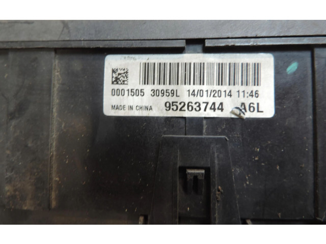 Блок предохранителей  95263744   Opel Mokka    