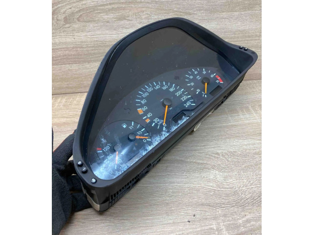 Přístrojová deska  Mercedes-Benz CLK A208 C208 1997 A2085401911, 110008901  