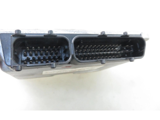 Řídící jednotka 0281001689, 038906013E   Volkswagen Caddy 1999