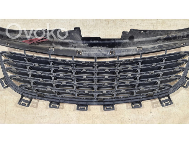 Верхняя решётка Chrysler Voyager 2008-2016 года CR0703901      