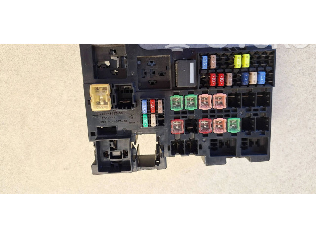 Блок предохранителей 8X2T14A067AC   Jaguar XF    