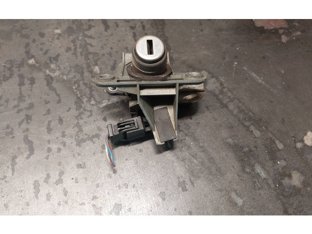 Замок багажника 8D5827573    Audi A4 S4 B5 8D 1994 - 1999 года