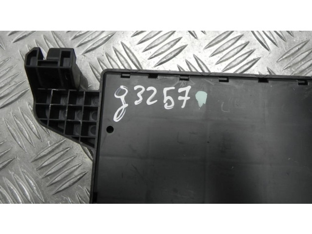 Pojistková skříňka Комфортный модуль 13302300, G3257   Vauxhall Astra J 2012