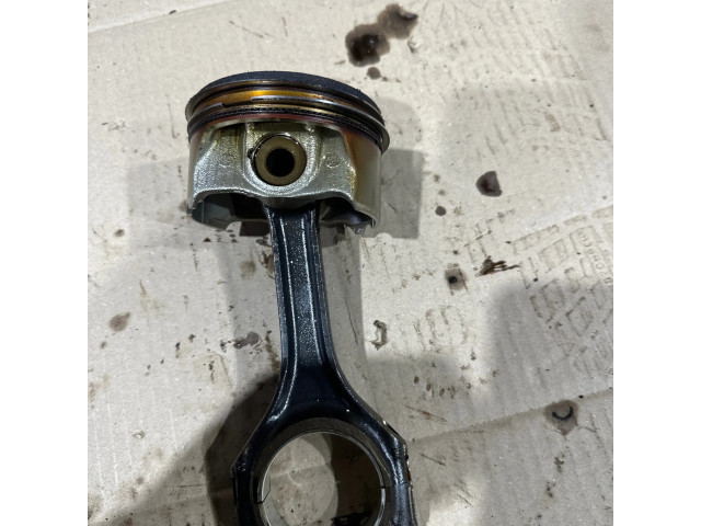 Píst 278929   Mercedes-Benz S C217  pro benzínový motor 4.7 278929 