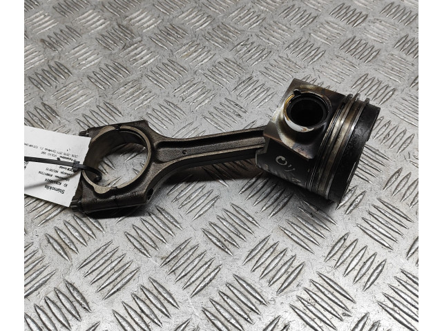 Píst 31339996, 31401216   Volvo V60    D 5204 T2 