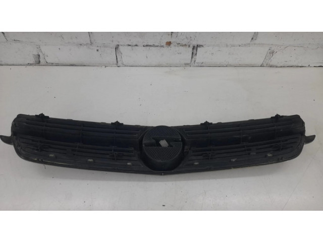 Передняя решётка Opel Vectra C 2002-2005 года 13106811      