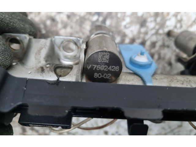 Vstřikovací lišta V7592426   BMW 1 F20 F21     