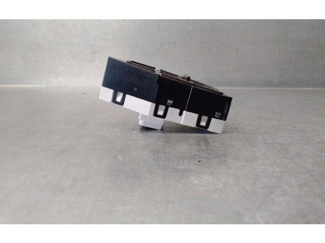 Дисплей    8391002200   Toyota Auris E180