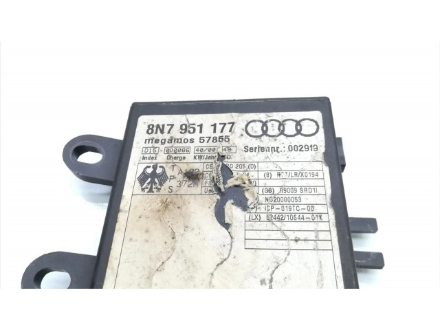 Блок управления 8N7951177   Audi TT Mk1