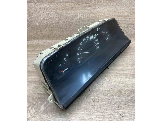 Панель приборов 90213846, 81117504   Opel Omega A       