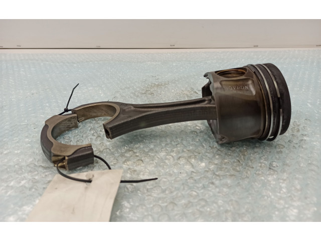 Píst 8370B   Mercedes-Benz R W251  pro naftový motor 3.0  