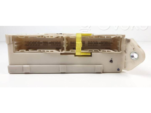   Pojistková skříňka 8273030281   Lexus GS 300 350 430 450H 1999