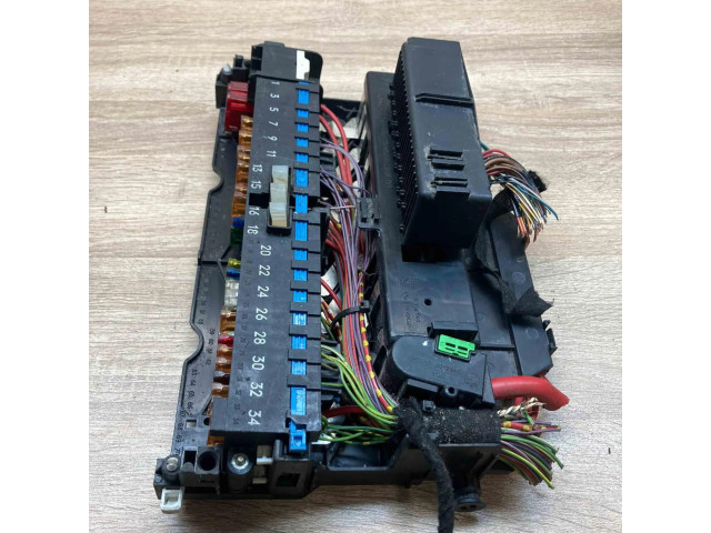 Блок предохранителей  8364540, 8364542   BMW 3 E46    