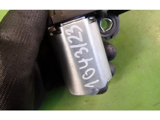 Моторчик заднего дворника 0390201592    Volkswagen Bora