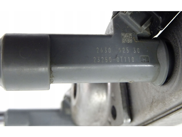 Vstřikovací lišta 23250ot110   Toyota Corolla E210 E21     