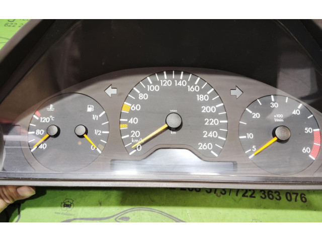 Přístrojová deska  Mercedes-Benz E W210 1998 2105409647  