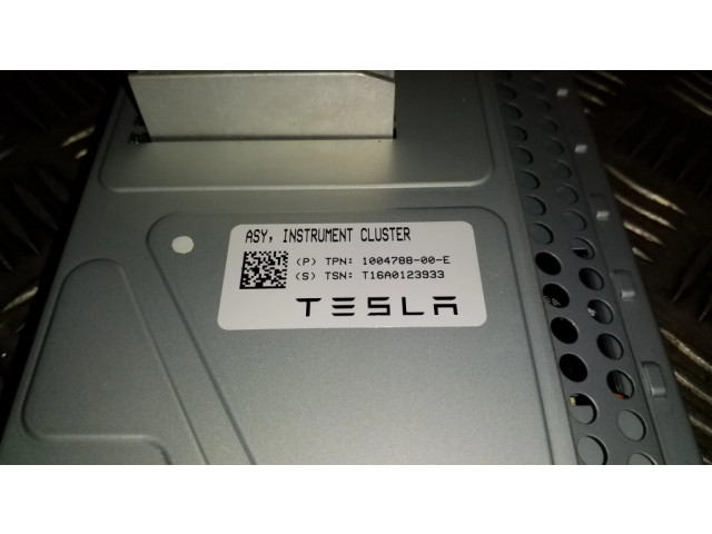 Панель приборов 100478800E   Tesla Model S       