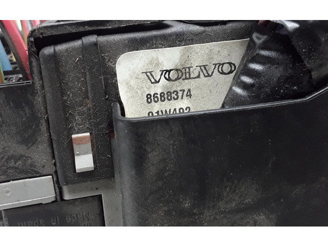   Pojistková skříňka 8688374, 8645716   Volvo XC70 2002