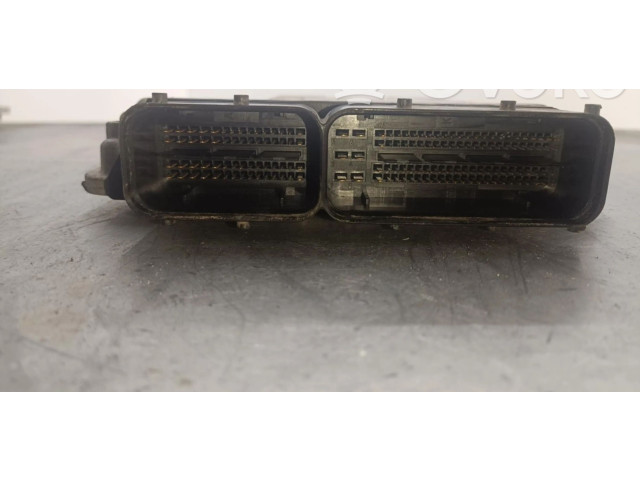 Блок управления двигателем Блок управления 0281019008   Opel Zafira C
