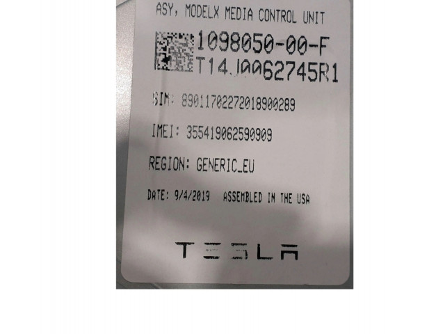 Дисплей    109805000F   Tesla Model S