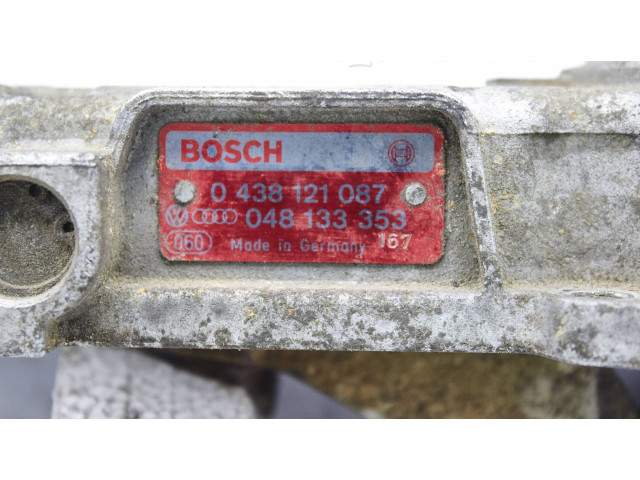 Топливная рампа 0438121087, 048133353   Audi 80 90 B3  