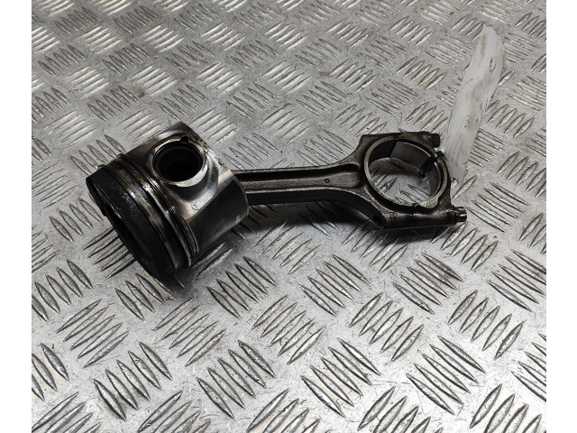 Píst 31339777, 31401216   Volvo V60     