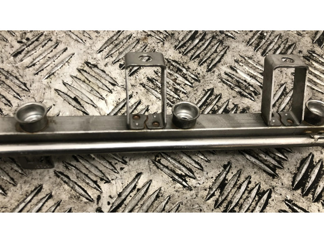 Vstřikovací lišta 1438949   BMW Z4 E85 E86  pro benzínový motor 2.5 M54 B25 (256S5) 