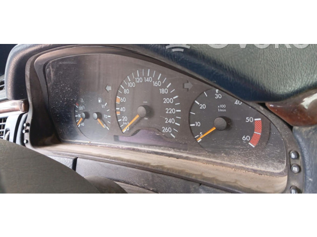 Přístrojová deska  Mercedes-Benz E W210    