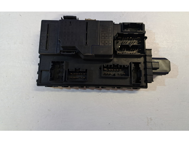 Блок предохранителей BL1T15604AA   Lincoln Navigator    