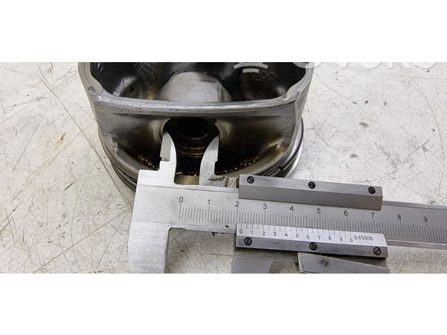  Поршень M 272.967 2730300620, 2730300820  Mercedes-Benz R W251  