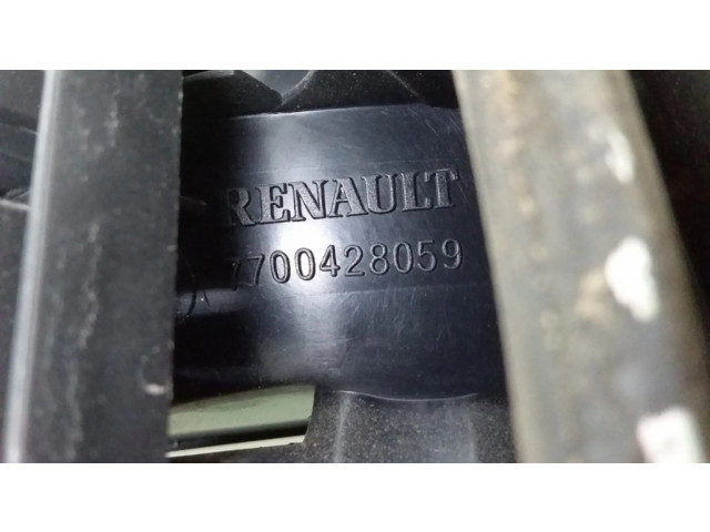 Задний фонарь правый 7700428059    Renault Megane I   1995-2002 года